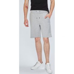 Tommy Hilfiger - Szorty. Szorty marki Tommy Hilfiger. W wyprzedaży za 219.90 zł.