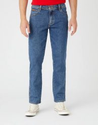 WRANGLER TEXAS STONEWASH W12133010 112126054. Niebieskie jeansy Wrangler, l, z podwyższonym stanem. W wyprzedaży za 129.99 zł.