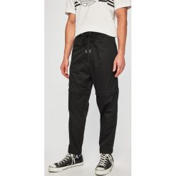 Diesel - Spodnie Cashort. Czarne spodnie materiałowe Diesel, bez wzorów, z bawełny, casualowe. Za 839.90 zł.