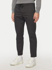 Boss Chinosy 50523146 Czarny Slim Fit. Czarne eleganckie spodnie Boss, m, z bawełny. Za 649.99 zł.