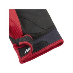 Niezbędne rękawiczki żeglarskie 2.0 z długimi palcami. Czerwone rękawiczki Musto, bez wzorów, z materiału. Za 179.99 zł.