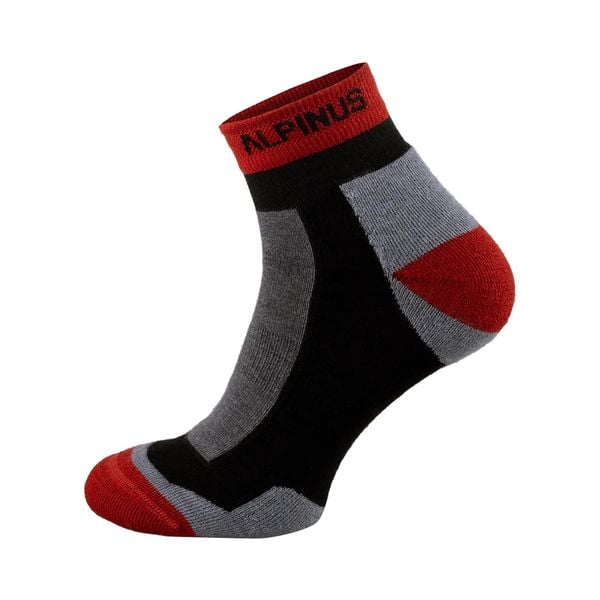 Skarpety trekkingowe Alpinus Sveg Low. Czarne skarpety Alpinus, bez wzorów, z elastanu. Za 45.00 zł.