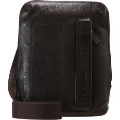 Piquadro PULSE CROSS BODY BAG Torba na ramię testa di moro. Torby na laptopa marki Piquadro. W wyprzedaży za 411.75 zł.