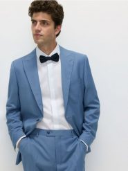 Marynarka slim fit z dodatkiem wełny - jasnoniebieski. Niebieskie garnitury Reserved, bez wzorów, z tkaniny. W wyprzedaży za 279.99 zł.