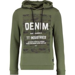 TOM TAILOR DENIM HOODY WITH CAMOUFLAGEPRINT Bluza z kapturem oak leaf green. Bluzy z kapturem marki TOM TAILOR DENIM, m, z bawełny, z kapturem. W wyprzedaży za 152.10 zł.
