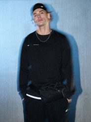 4F Longsleeve regular z nadrukiem męski - czarny S. Czarne bluzki z długim rękawem 4F, m, bez wzorów, z materiału, bez kołnierzyka, bez ramiączek. Za 149.99 zł.