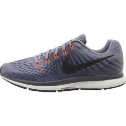 Nike Performance AIR ZOOM PEGASUS 34 Obuwie do biegania treningowe dark sky blue/obsidian/thunder blue/total crimson/pure platinum/black. Buty do biegania marki Nike Performance. W wyprzedaży za 383.20 zł.