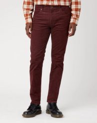 WRANGLER GREENSBORO MĘSKIE SPODNIE MATERIAŁOWE DAHLIA W15QLMH45. Spodnie materiałowe Wrangler, l, bez wzorów, z materiału. Za 219.99 zł.
