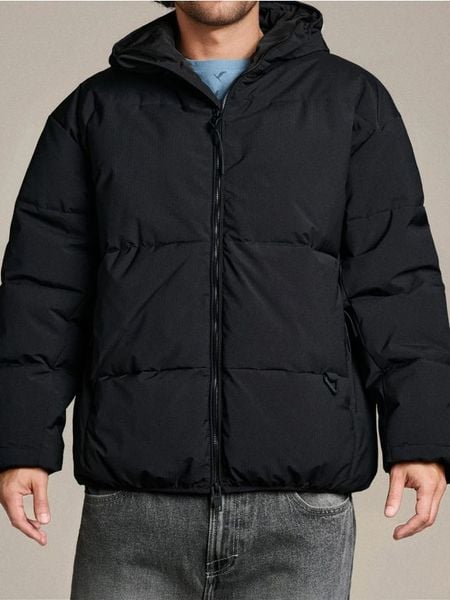 Pikowana kurtka puffer z kapturem - czarny. Czarne kurtki Sinsay, l, bez wzorów, z kapturem. Za 159.99 zł.