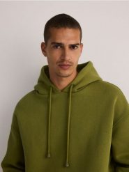 Bluza z kapturem - zielony. Zielone bluzy z kapturem Reserved, l, bez wzorów, z bawełny, z kapturem. W wyprzedaży za 79.99 zł.