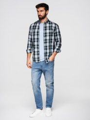 Spodnie męskie jeansowe CARROT z przetarciami - jasnoniebieskie V1 - Rozmiar: L. Niebieskie spodnie materiałowe Ombre Clothing, do pracy, l, z aplikacjami, z bawełny, biznesowe. Za 239.99 zł.