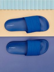 Klapki - niebieski. Niebieskie klapki Sinsay. Za 27.99 zł.