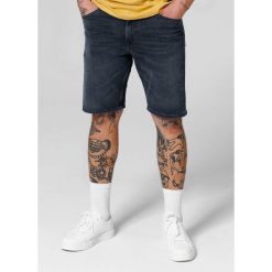 Szorty męskie Pitbull Jeansowe Dark Wash Highlander. Niebieskie szorty PITBULL, m, bez wzorów, z jeansu. W wyprzedaży za 185.90 zł.