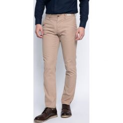 Tommy Hilfiger - Spodnie Mercer Chino Harvard. Eleganckie spodnie marki Tommy Hilfiger. W wyprzedaży za 249.90 zł.