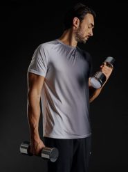 4F Koszulka treningowa szybkoschnąca męska - czarna M. Czarne t-shirty 4F, bez wzorów, z włókna, bez ramiączek, do biegania. Za 139.99 zł.