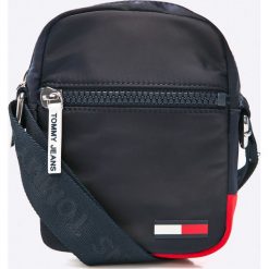 Tommy Hilfiger - Saszetka. Saszetki i nerki marki Tommy Hilfiger, w paski, z materiału. W wyprzedaży za 199.90 zł.
