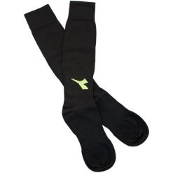 Skarpety Piłkarskie Diadora Sock Training Czarne. Czarne skarpety Erima, bez wzorów, z bawełny. Za 99.99 zł.