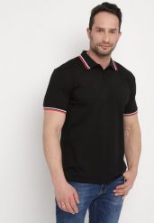 Czarna Koszulka o Fasonie Polo z Guzikami Timarie. Czarne koszulki polo Born2be, m, bez wzorów, z dresówki, bez kołnierzyka, bez ramiączek. W wyprzedaży za 67.99 zł.