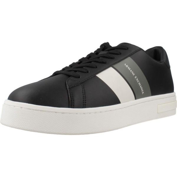 Buty ARMANI EXCHANGE LONDON Czarny. Czarne buty trekkingowe Armani Exchange, bez wzorów, z syntetyku, bez zapięcia. Za 446.99 zł.