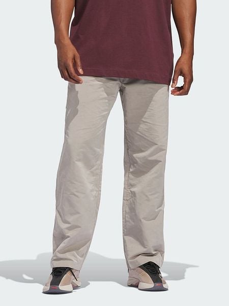 Adidas Spodnie "Basketball" w kolorze beżowym rozmiar: S. Brązowe spodnie materiałowe Adidas, s, bez wzorów, z materiału. Za 174.95 zł.
