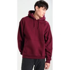Weekday BIG Bluza z kapturem wine red. Bluzy z kapturem marki Weekday, m, z bawełny, z kapturem. W wyprzedaży za 143.10 zł.