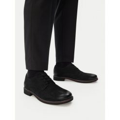 Półbuty Lasocki. Czarne eleganckie półbuty Lasocki, bez wzorów, bez obcasa, bez zapięcia. Za 229.99 zł.