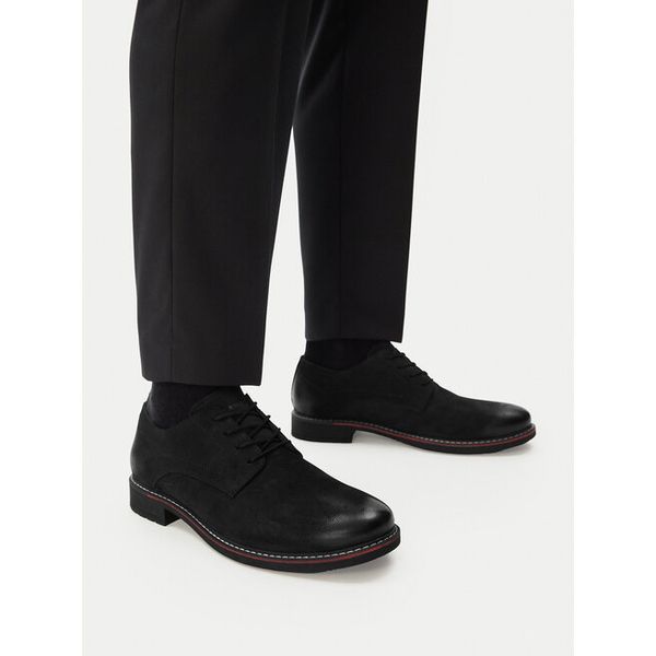 Półbuty Lasocki. Czarne eleganckie półbuty Lasocki, bez wzorów, bez obcasa, bez zapięcia. Za 229.99 zł.