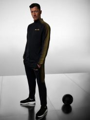 4F Spodnie treningowe szybkoschnące męskie 4F x Robert Lewandowski - czarne XL. Czarne spodnie materiałowe 4F, m, bez wzorów, z dresówki. Za 229.99 zł.