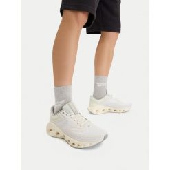 Buty do biegania Reebok. Białe buty do biegania Reebok, bez wzorów, bez zapięcia, do biegania. Za 349.99 zł.