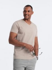 Klasyczna męska bawełniana koszulka z dekoltem w serek BASIC – piaskowa V5 OM-TSBS-0145 - L. T-shirty Ombre Clothing, l, bez wzorów, z bawełny, bez kołnierzyka, bez ramiączek. W wyprzedaży za 24.99 zł.
