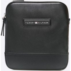 Tommy Hilfiger - Saszetka. Saszetki i nerki marki Tommy Hilfiger, w paski, z materiału. W wyprzedaży za 259.90 zł.