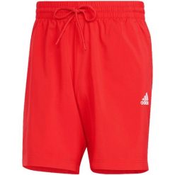 Spodenki męskie adidas Aeroready Essentials Chelsea Small Logo. Czerwone krótkie spodenki sportowe Adidas, m, bez wzorów, z materiału. Za 105.99 zł.