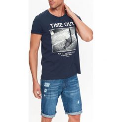 T-SHIRT MĘSKI Z NADRUKIEM. Bluzki z długim rękawem marki TOP SECRET. W wyprzedaży za 29.99 zł.