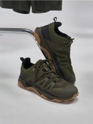 Sznurowane buty trekkingowe - khaki. Brązowe trekkingi Sinsay, bez wzorów, bez zapięcia. Za 89.99 zł.
