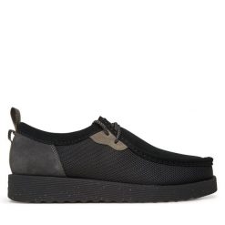 Półbuty Clarks. Czarne eleganckie półbuty Clarks, bez wzorów, bez obcasa, bez zapięcia. Za 389.99 zł.