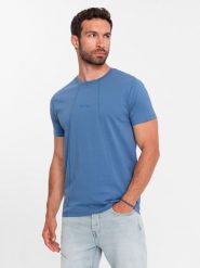 Męska koszulka bawełniana z delikatnym haftem – ciemnoniebieska V6 OM-TSCT-0170 - XL. Niebieskie t-shirty Ombre Clothing, l, bez wzorów, z bawełny, bez kołnierzyka, bez ramiączek. W wyprzedaży za 29.99 zł.