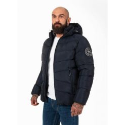 Kurtka zimowa męska Pitbull z kapturem Mobley. Niebieskie kurtki PITBULL, na zimę, m, bez wzorów, z kapturem. Za 399.00 zł.