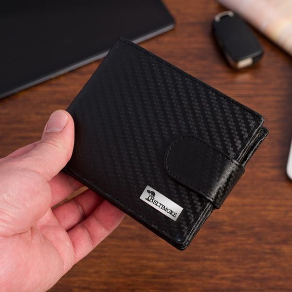 Męski portfel skórzany klasyczny RFiD duży czarny carbon premium Beltimore P02. Czarne portfele bez wzorów. Za 69.90 zł.