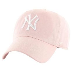 Czapka z daszkiem męska 47 New York Yankees Clean Up Cap. Czerwone czapki z daszkiem 47 Brand, bez wzorów, z bawełny. Za 109.99 zł.