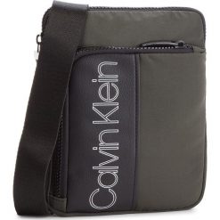 Saszetka CALVIN KLEIN - Double Logo Flat Cro K50K503900 003. Saszetki i nerki marki CALVIN KLEIN. W wyprzedaży za 249.00 zł.
