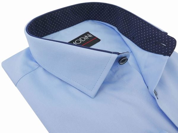 Błękitna/niebieska koszula męska z granatowymi kontrastami w kropki Y06. Niebieskie koszule Modini Moda Męska, m, bez wzorów, z bawełny, bez kołnierzyka, bez ramiączek. W wyprzedaży za 175.50 zł.