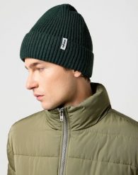 MESKA CZAPKA WRANGLER RIB BEANIE SCARAB 112372397. Czapki zimowe Wrangler, bez wzorów. Za 89.99 zł.