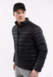 Lekka, pikowana kurtka J-ELZO. Czarne kurtki Volcano, l, bez wzorów, z dzianiny, bez kaptura. Za 299.99 zł.