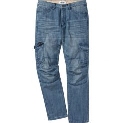 Dżinsy bojówki Regular Fit Straight bonprix niebieski. Jeansy bonprix. Za 59.99 zł.