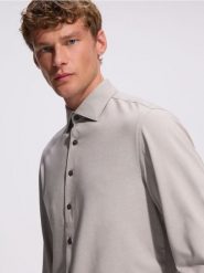 Koszula slim z bawełną oxford - jasnoszary. Szare koszule Reserved, l, bez wzorów, z bawełny, bez kołnierzyka, bez ramiączek. Za 139.99 zł.
