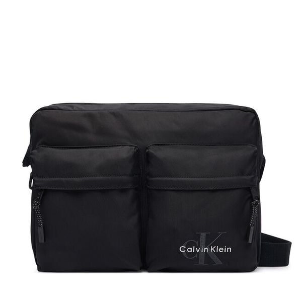 Saszetka Calvin Klein. Czarne saszetki i nerki CALVIN KLEIN, bez wzorów. Za 369.99 zł.