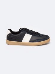 Sneakersy męskie czarne RR174033 906. Czarne buty sportowe casual BIG STAR, bez wzorów, z gumy, bez zapięcia. W wyprzedaży za 199.99 zł.