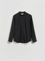 Koszula slim fit ze stójką - czarny. Czarne koszule Reserved, l, bez wzorów, z tkaniny, bez kołnierzyka, bez ramiączek. Za 129.99 zł.
