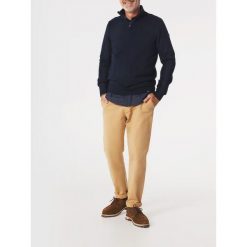 Sweter Męski TBS Axelecam. Niebieskie swetry nierozpinane Tbs, na zimę, m, bez wzorów, z bawełny, bez kołnierzyka, bez ramiączek. Za 339.00 zł.