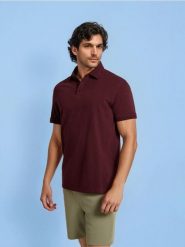 Koszulka polo - bordowy. Czerwone koszulki polo sportowe Sinsay, l, bez wzorów, bez kołnierzyka, bez ramiączek. Za 39.99 zł.